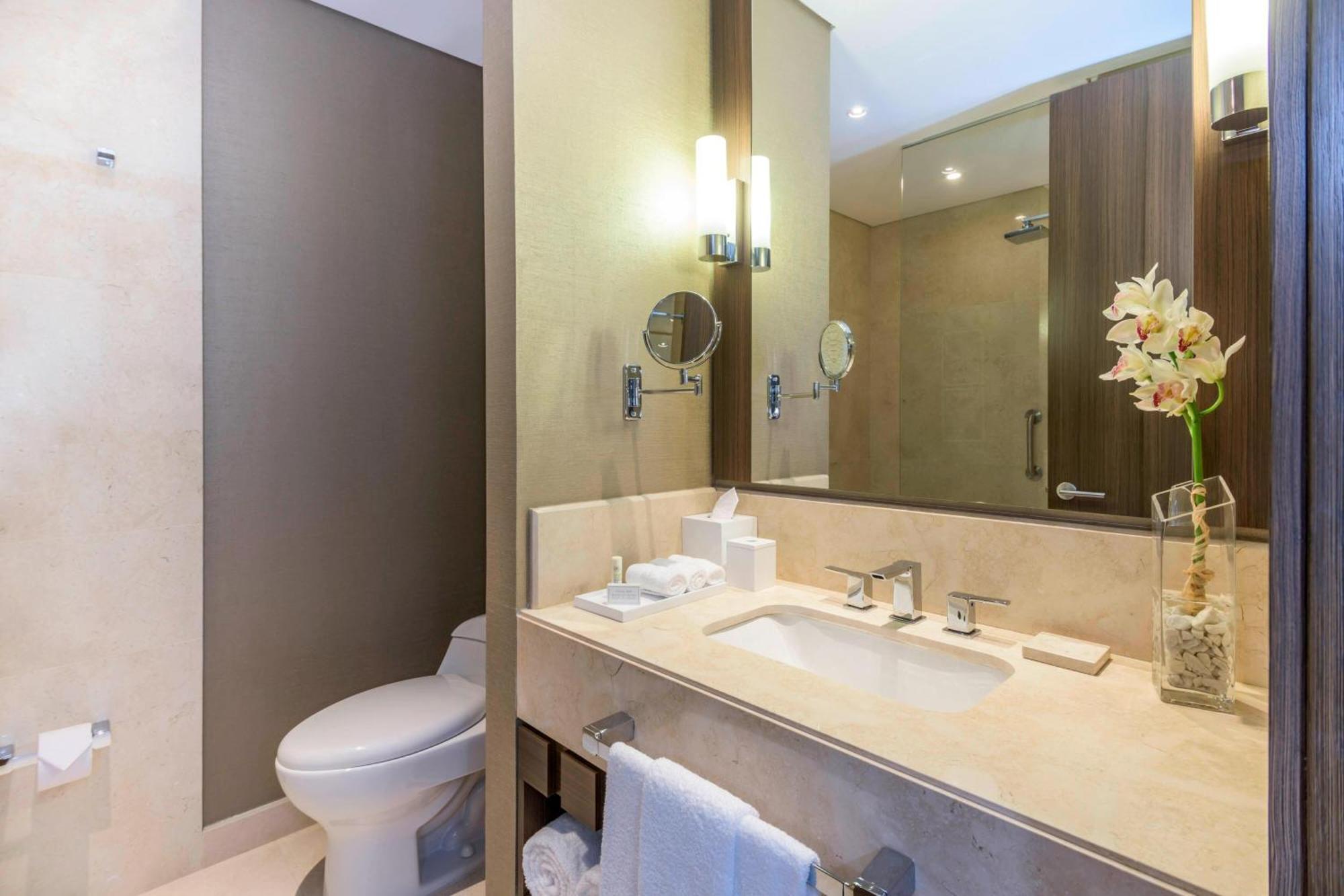 Hotel Courtyard By Marriott Airport Bogota