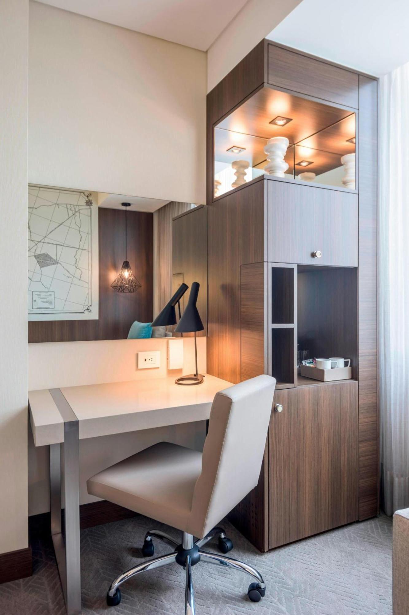 Courtyard By Marriott Airport 4*