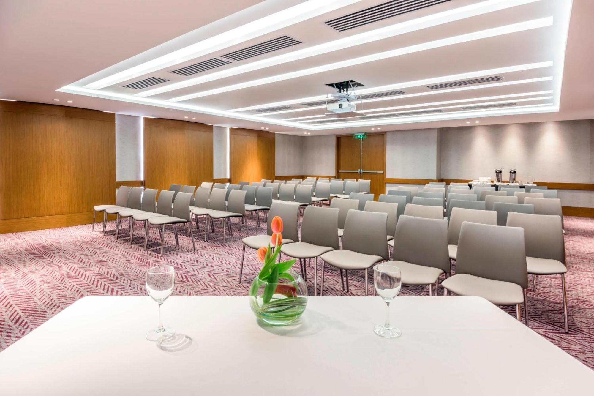 Hotel Courtyard By Marriott Airport 4*