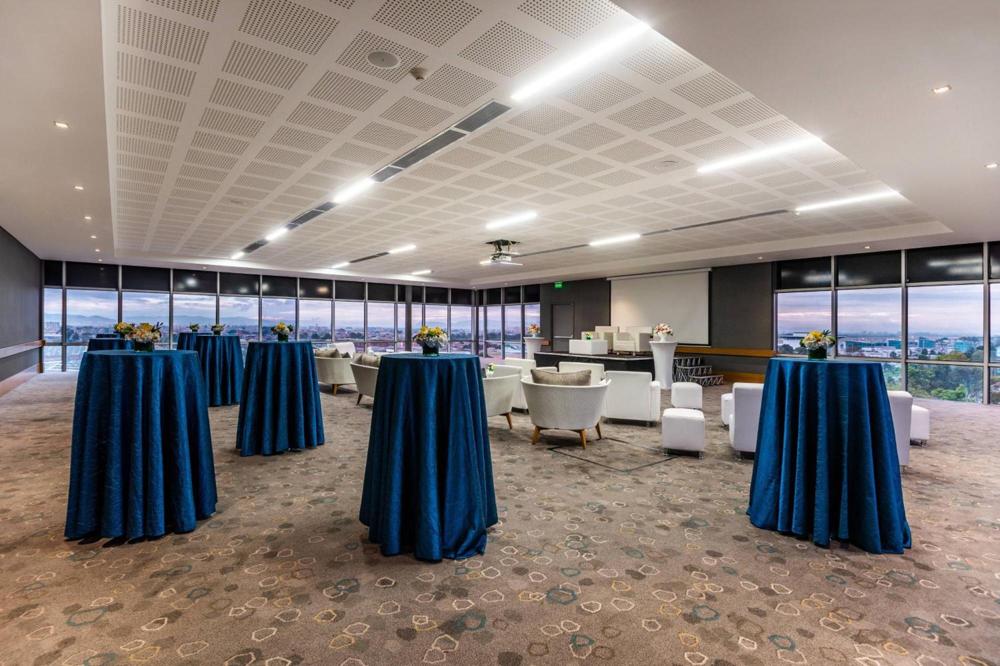 Hotel Courtyard By Marriott Airport 4*