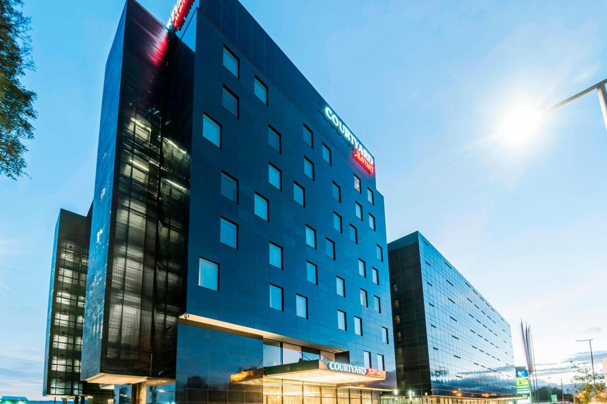 Courtyard By Marriott Airport Bogota