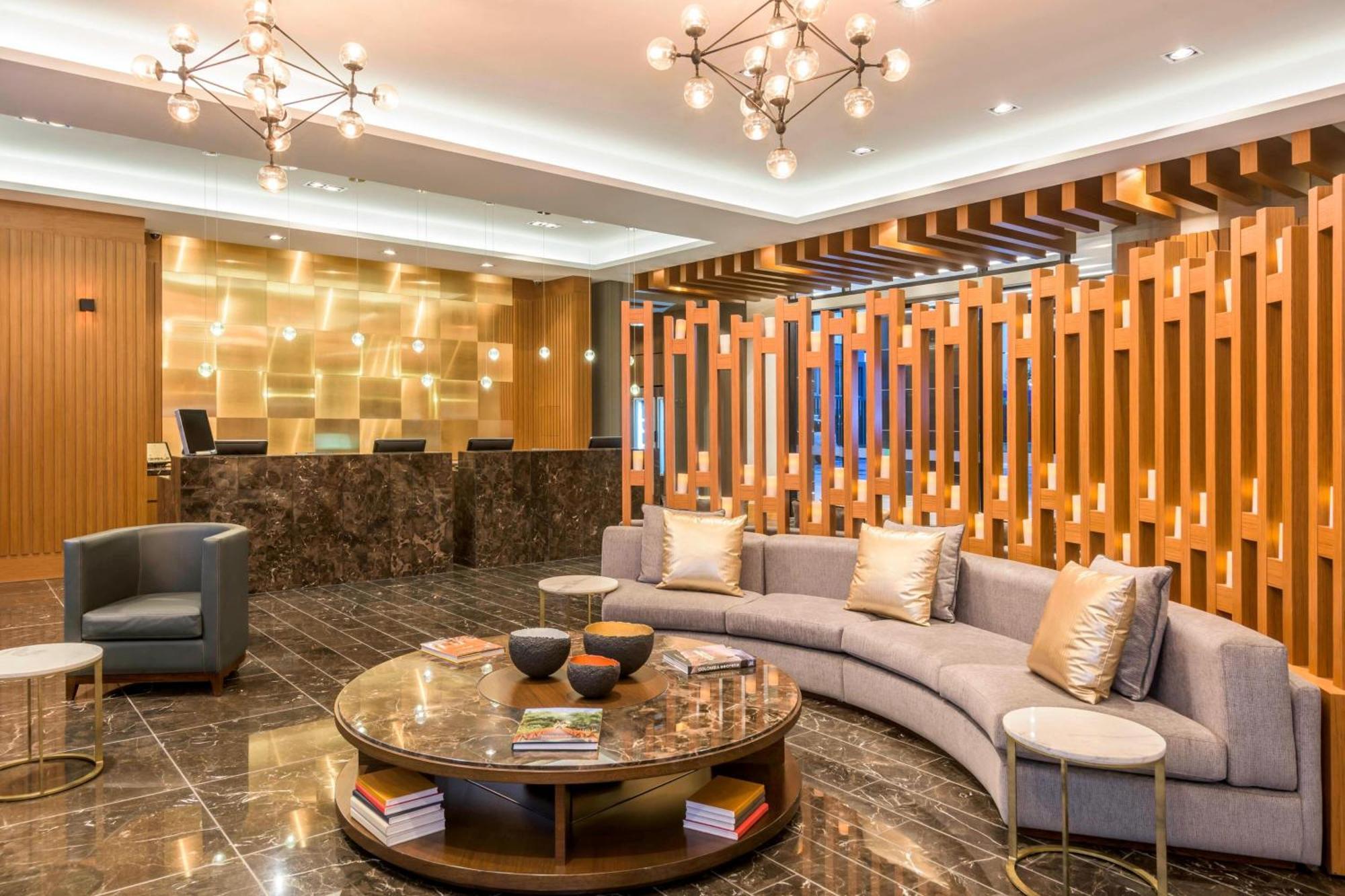 Courtyard By Marriott Airport Hotel 4*