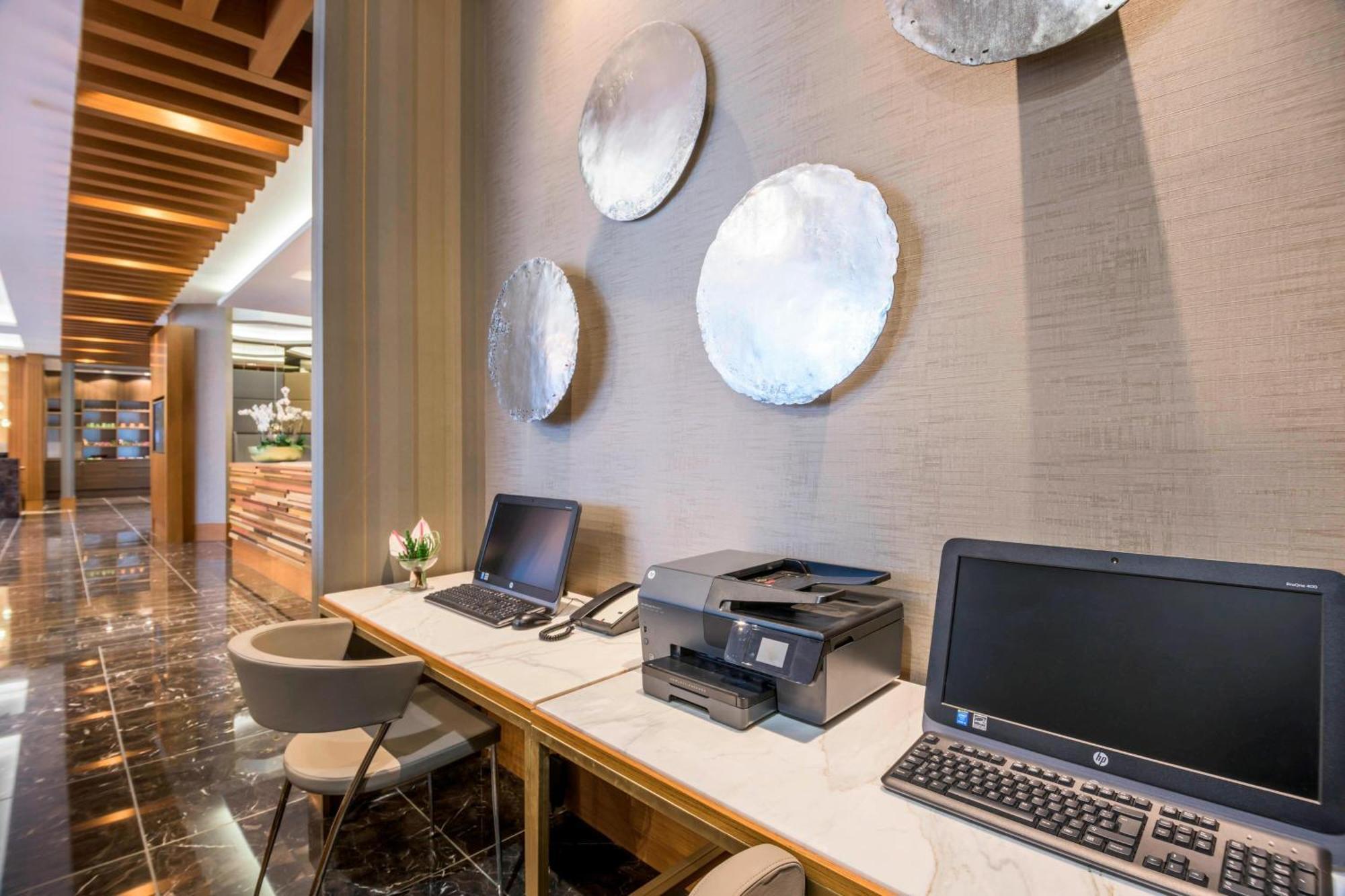 Courtyard By Marriott Airport Hotel 4*