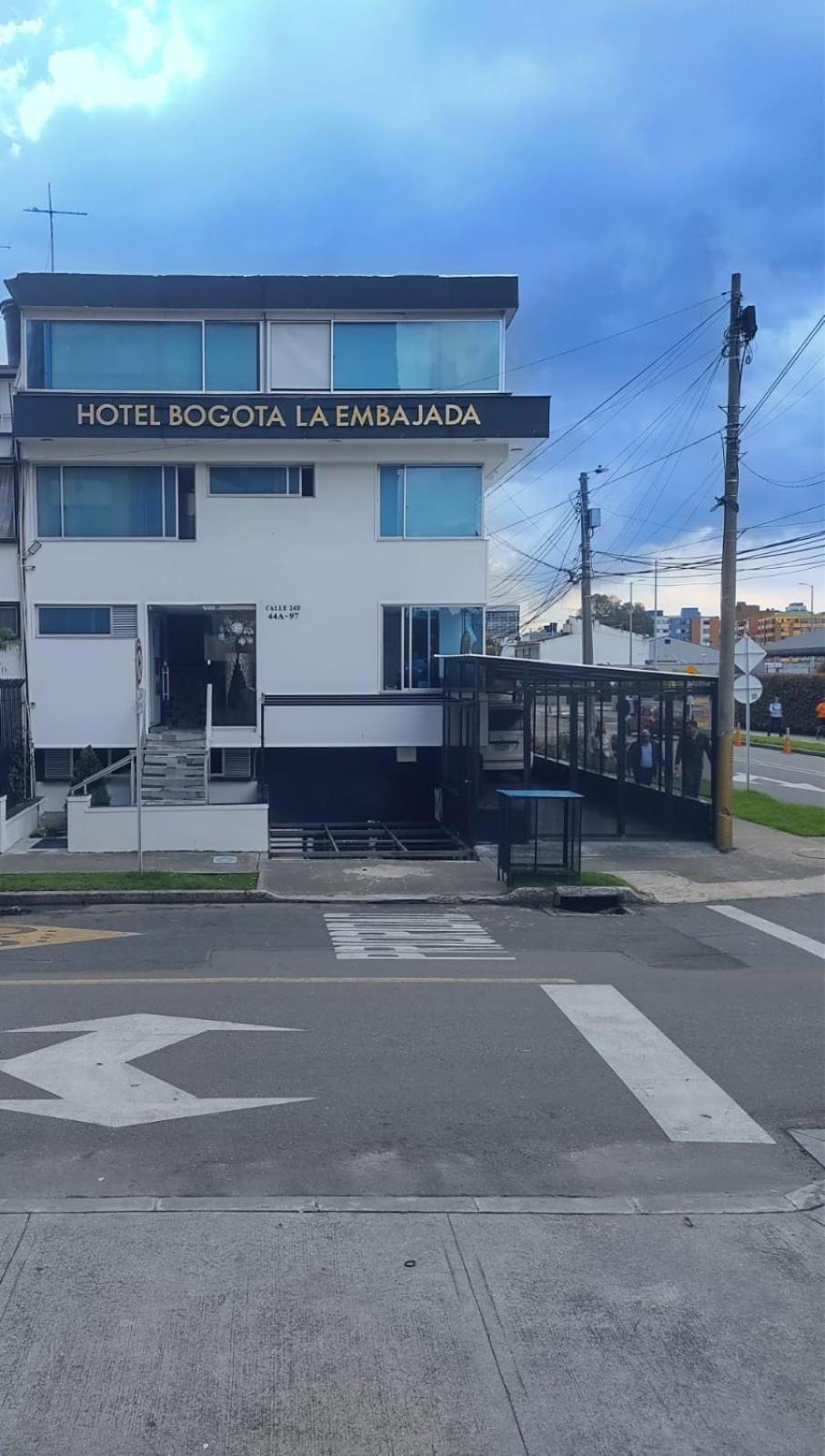 La Embajada
