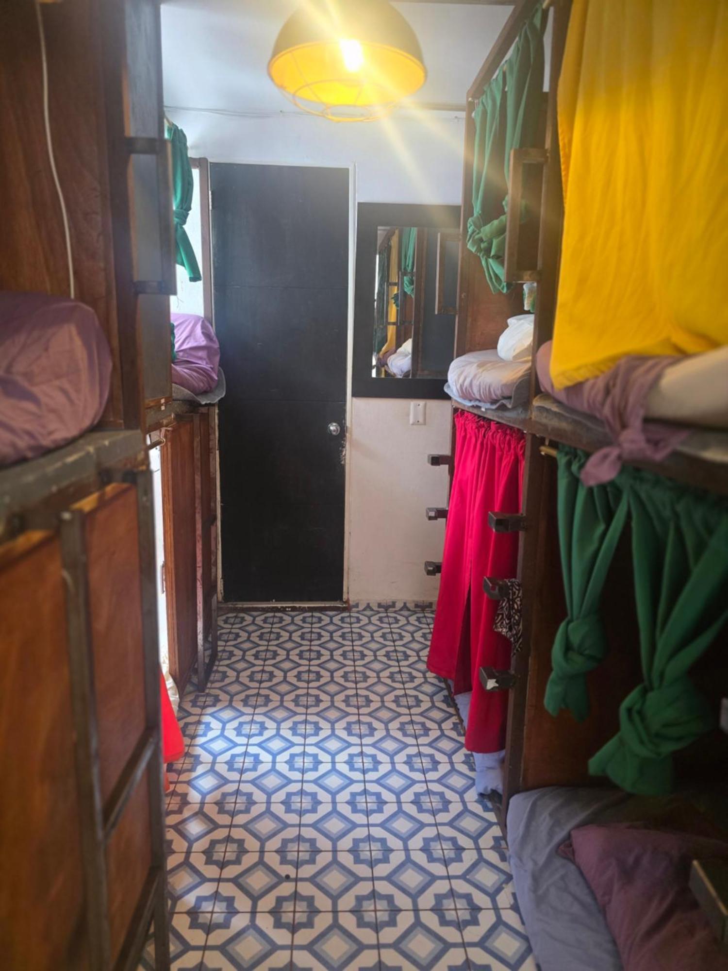 Portelli Hostal-zona G Para Extranjeros * Bogota