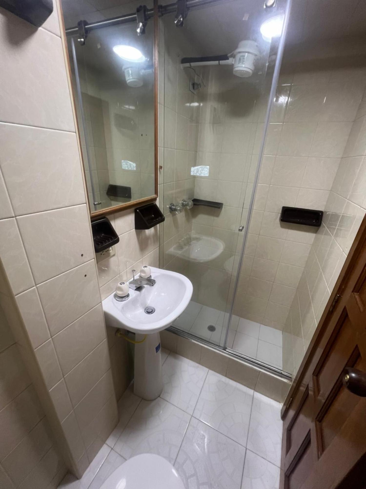 Hotel Junto A Clinica Santa Fe Y Hacienda *