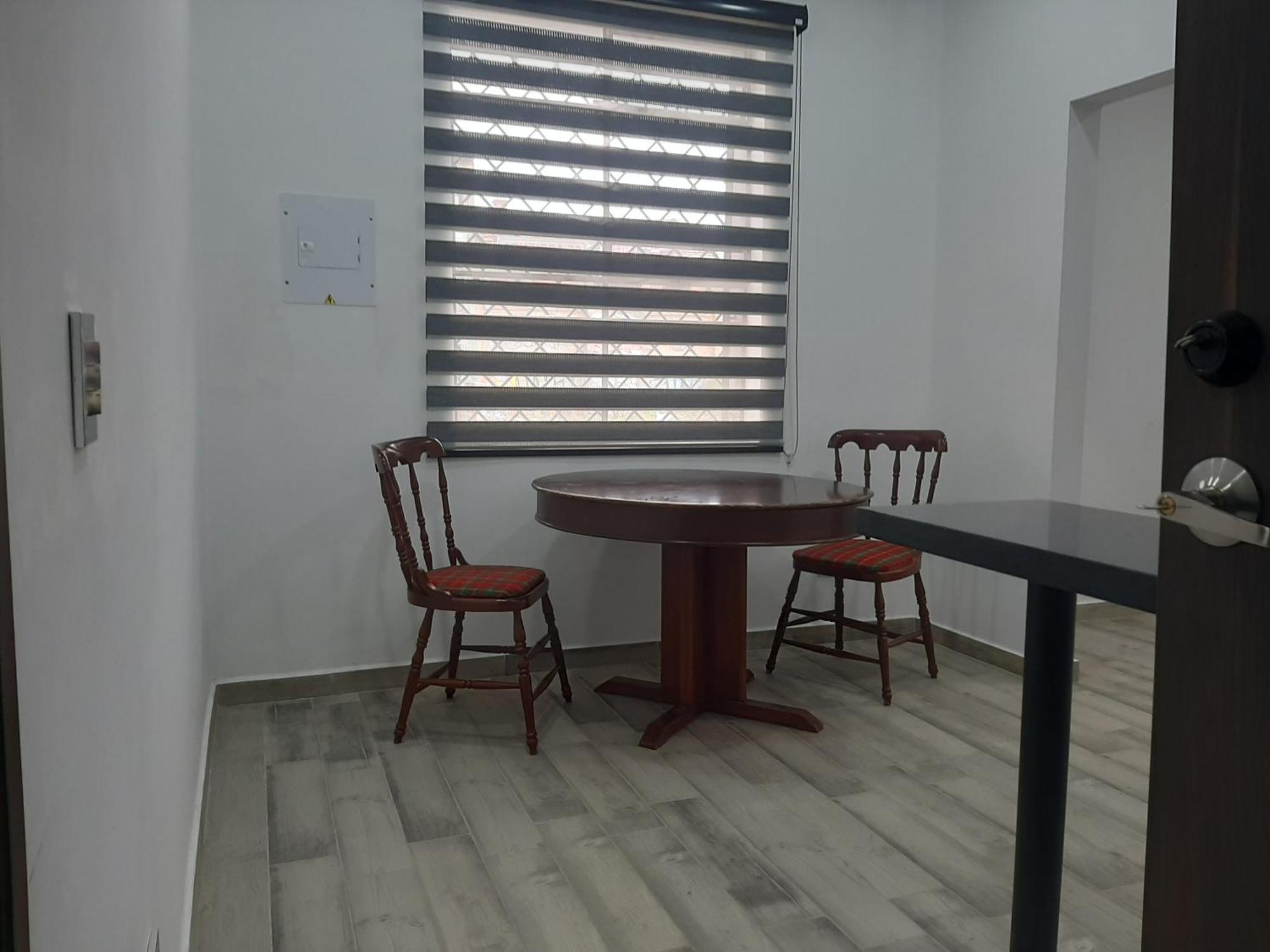 Sector De Corferias , Y , A 10 Cuadras Embajada Americana , Cerca Al , G 12 , Universidad Nacional , Aeropuerto A 2 Cuadras Estacion Ciudad Universitaria Marque-tresdiecisietecincoveintisieteveintiseistreintayuno Hotel Bogota