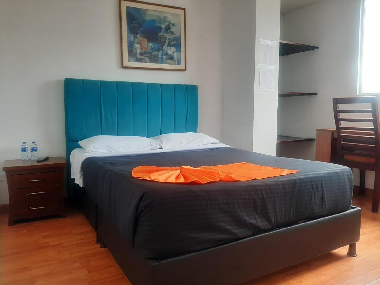 Hotel Sector De Corferias , Y , A 10 Cuadras Embajada Americana , Cerca Al , G 12 , Universidad Nacional , Aeropuerto A 2 Cuadras Estacion Ciudad Universitaria Marque-tresdiecisietecincoveintisieteveintiseistreintayuno