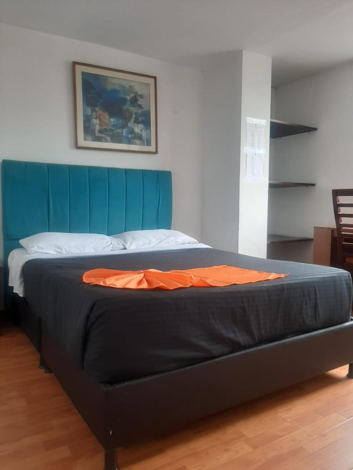 Hotel Sector De Corferias , Y , A 10 Cuadras Embajada Americana , Cerca Al , G 12 , Universidad Nacional , Aeropuerto A 2 Cuadras Estacion Ciudad Universitaria Marque-tresdiecisietecincoveintisieteveintiseistreintayuno