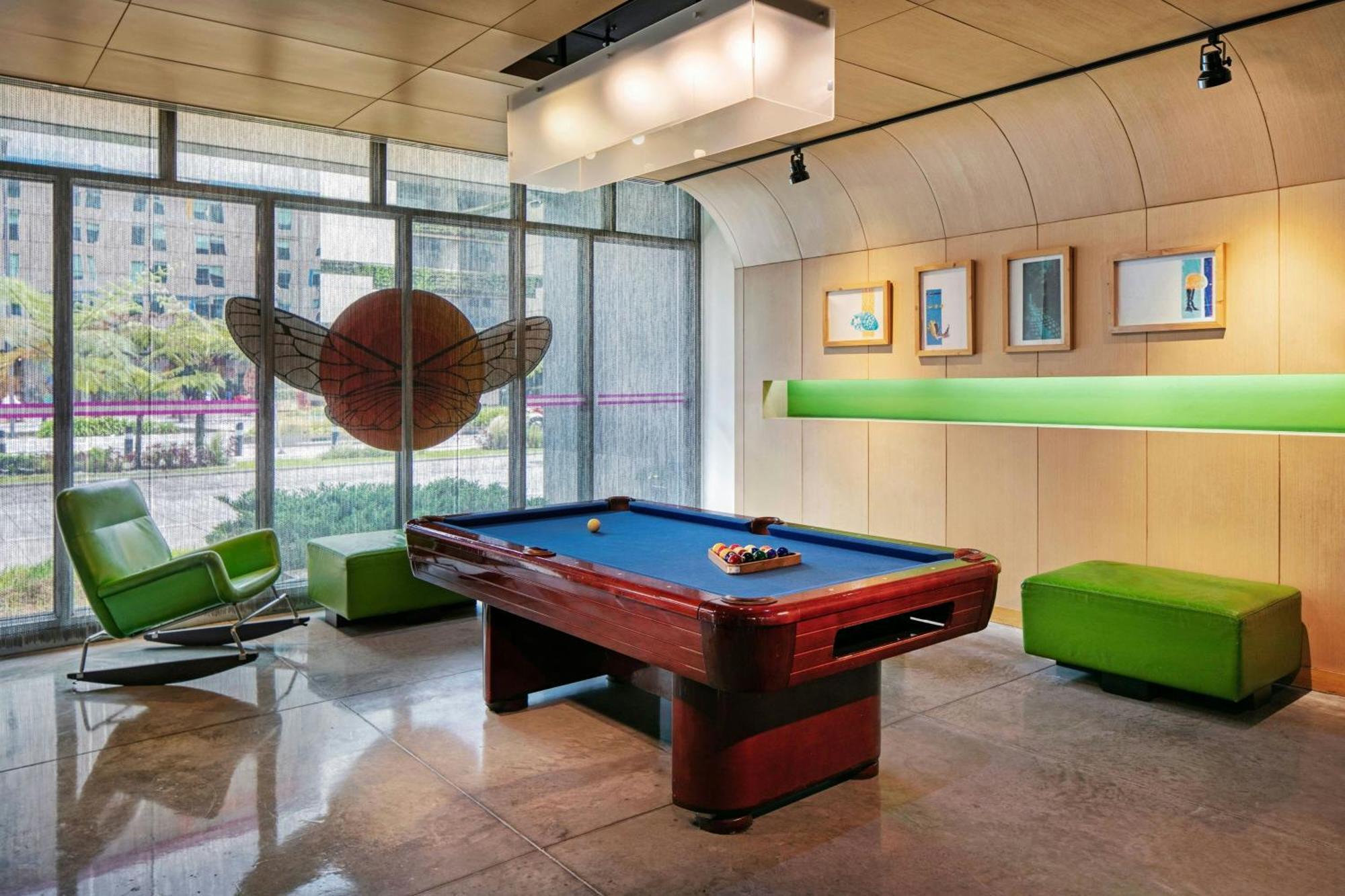 Aloft Airport Hotel 4*