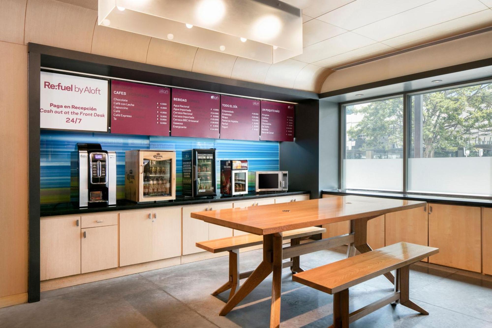 Hotel Aloft Airport 4*