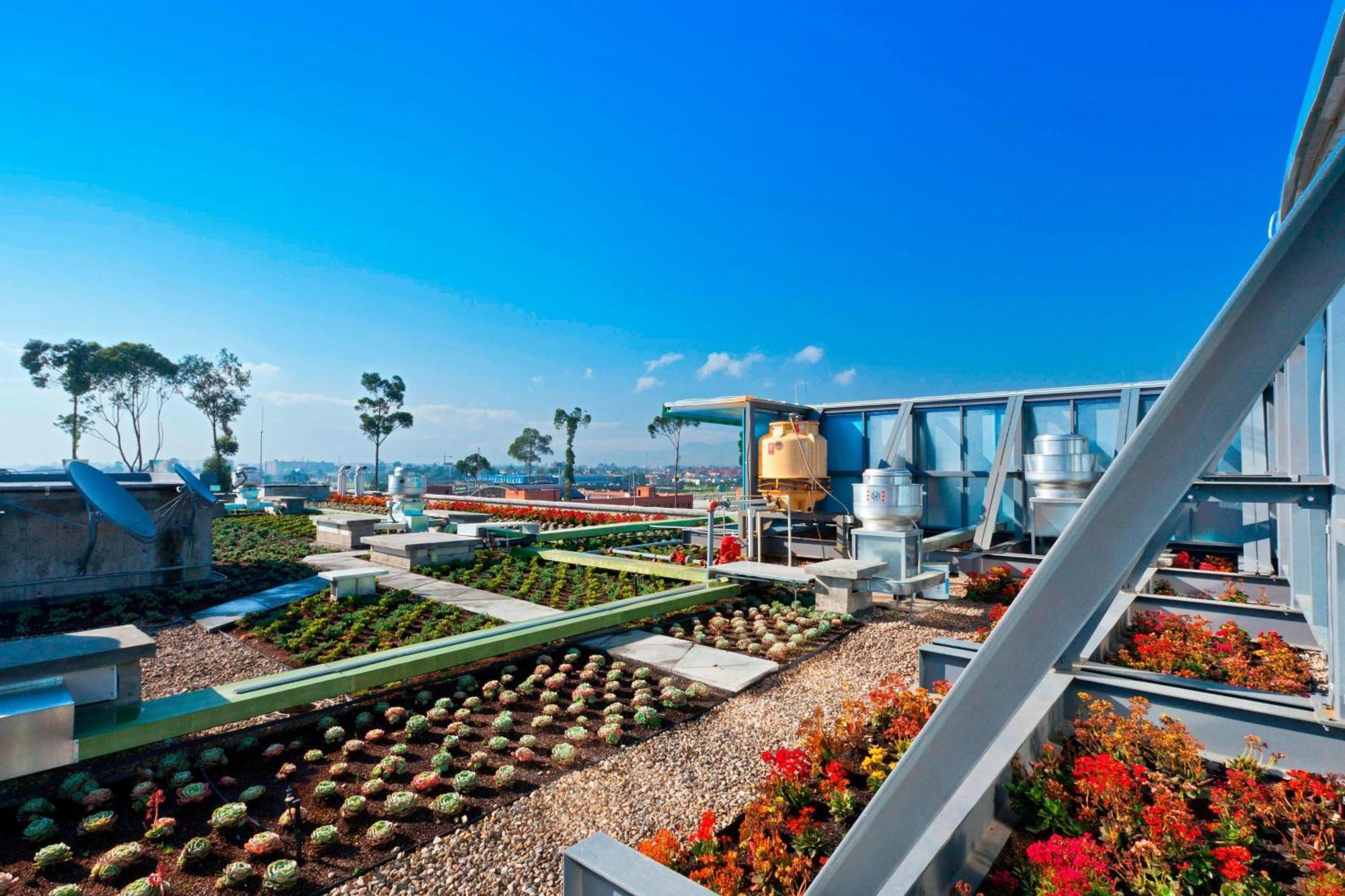 Aloft Airport 4*