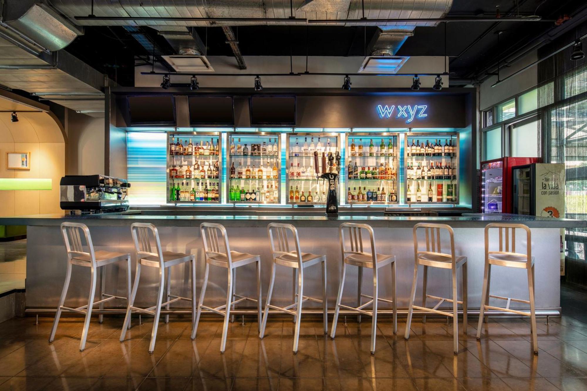 Hotel Aloft Airport 4*
