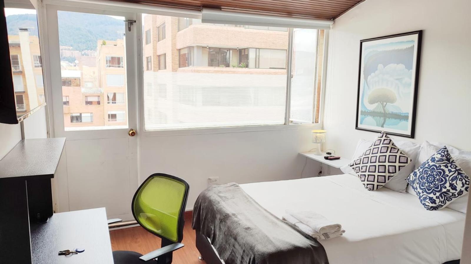 8 Amplia Bano Y Balcon Privado Unicentro Bogota