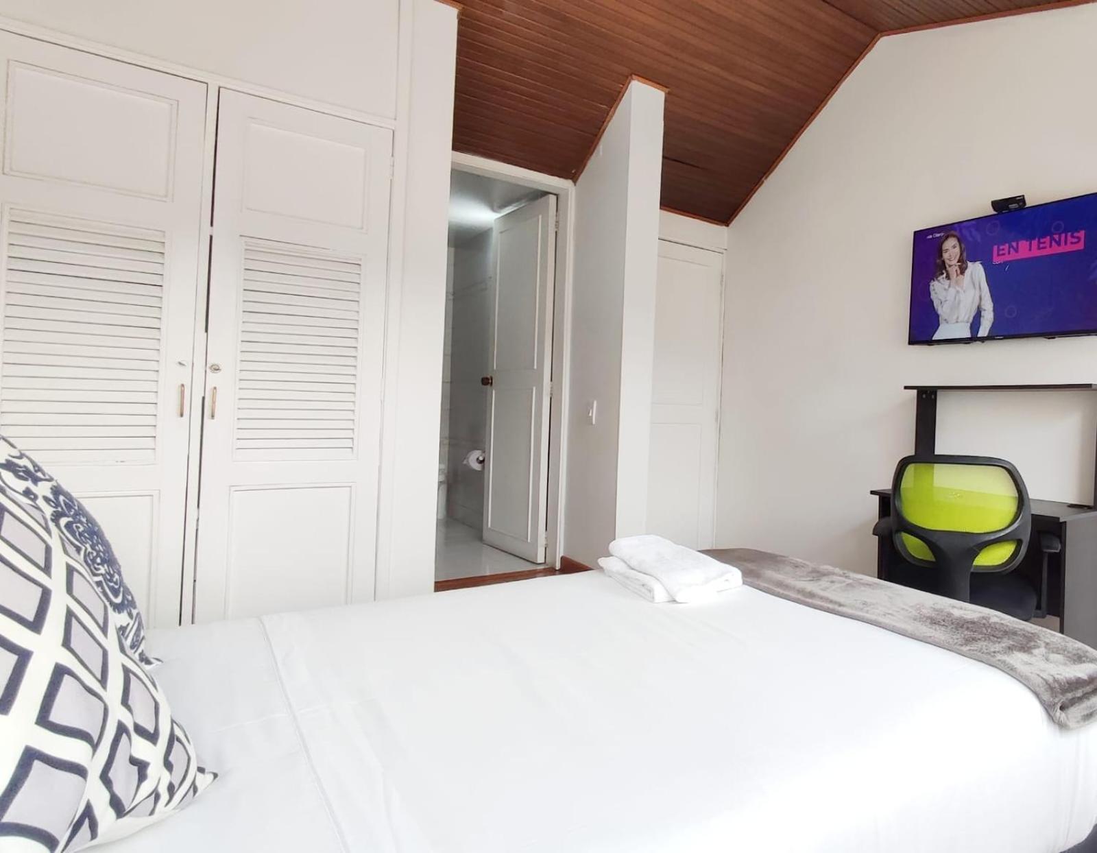 Homestay 8 Amplia Bano Y Balcon Privado Unicentro