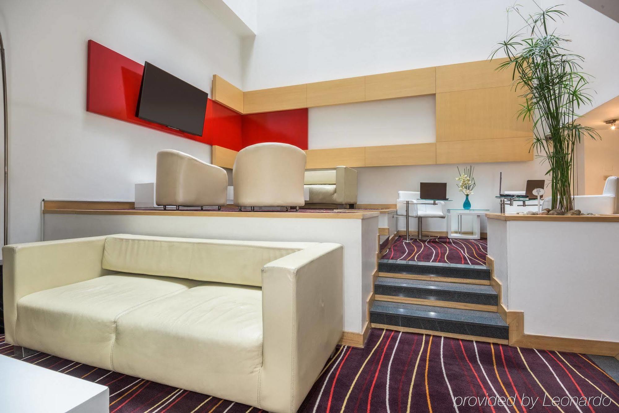 Hotel Avani Royal Zona T 4*