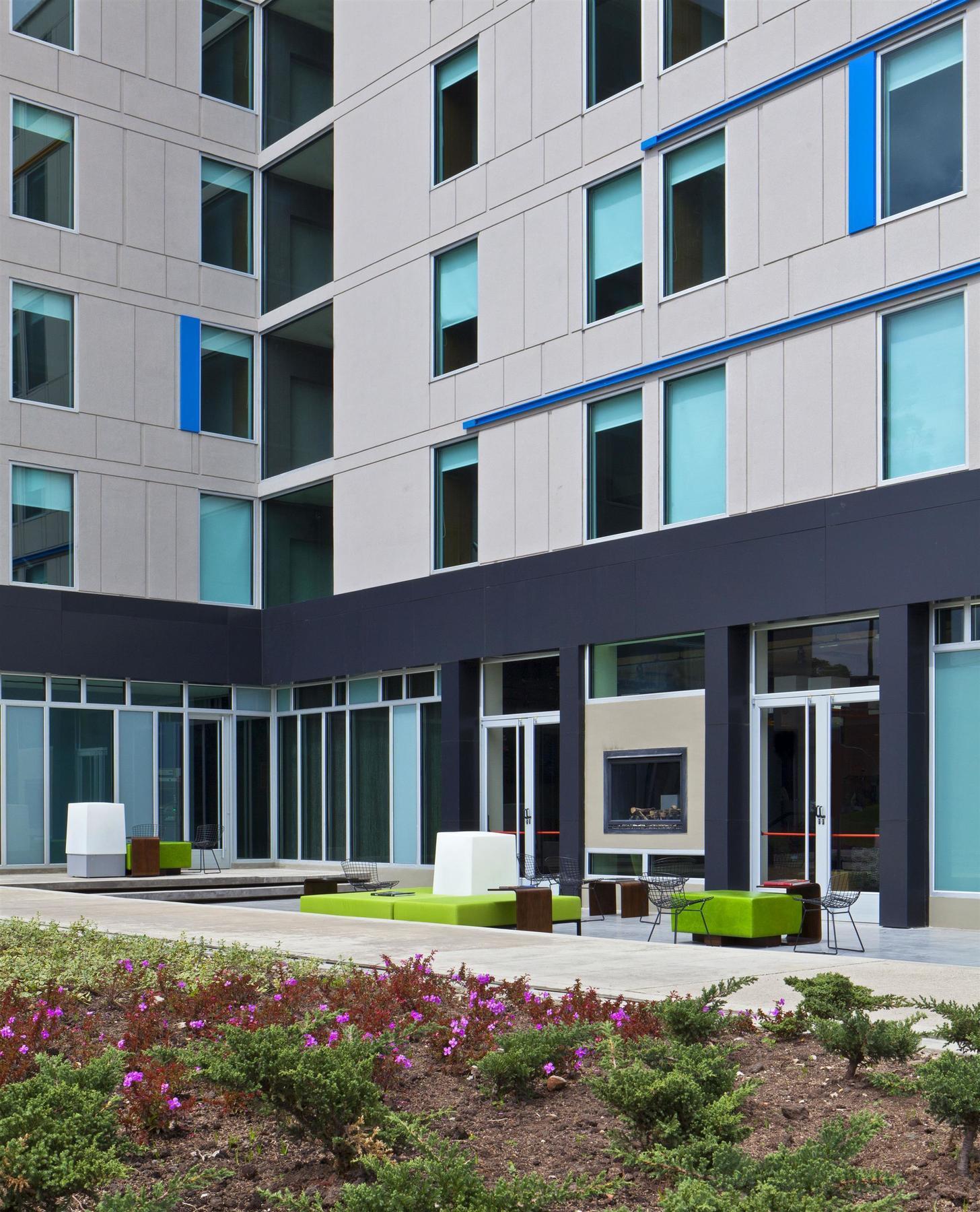 Aloft Airport 4* Bogota