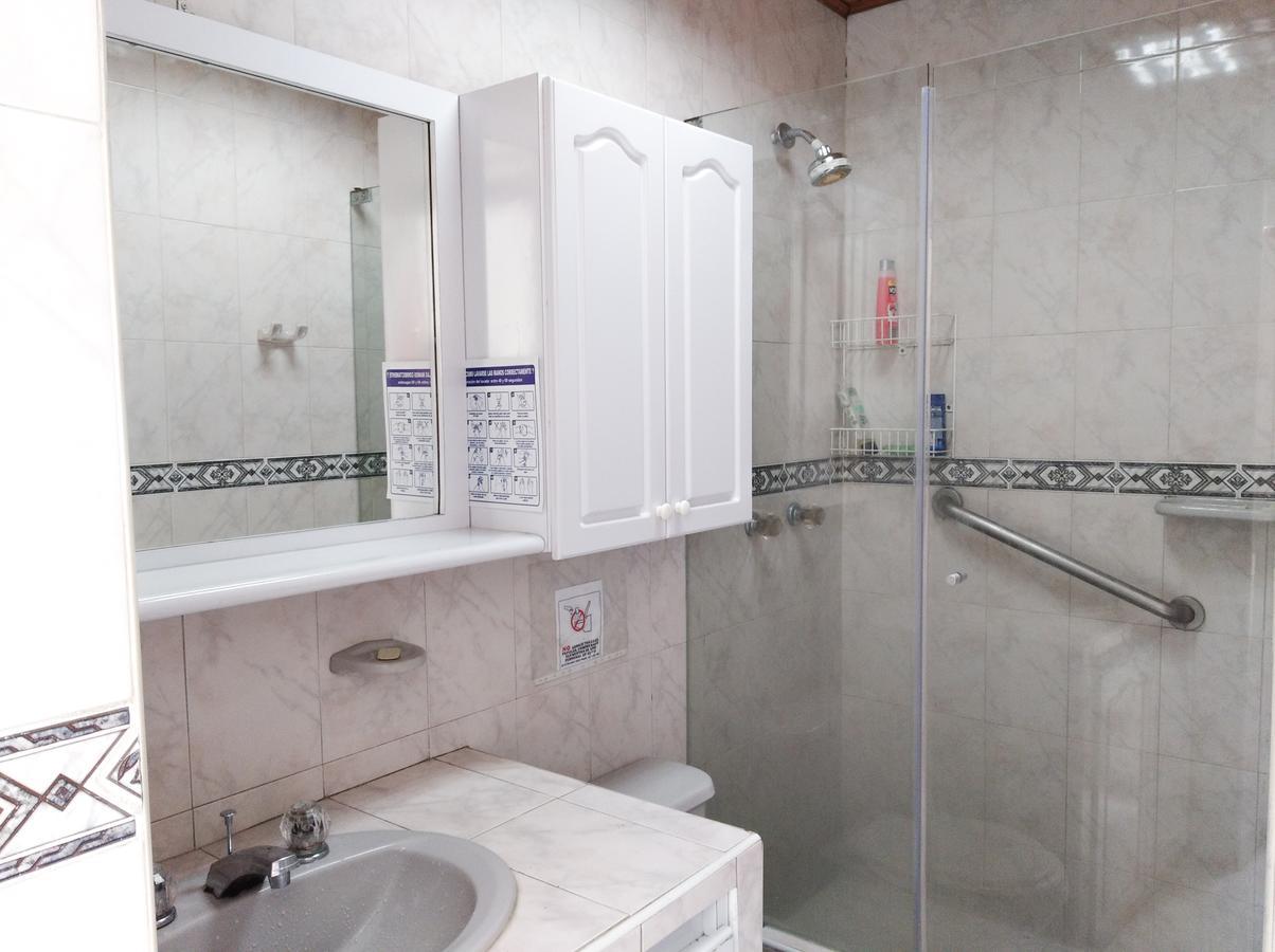 Hostal Cq Lourdes *