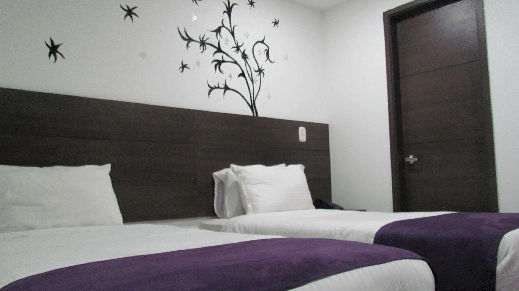 Hotel Expo Ferial 3*