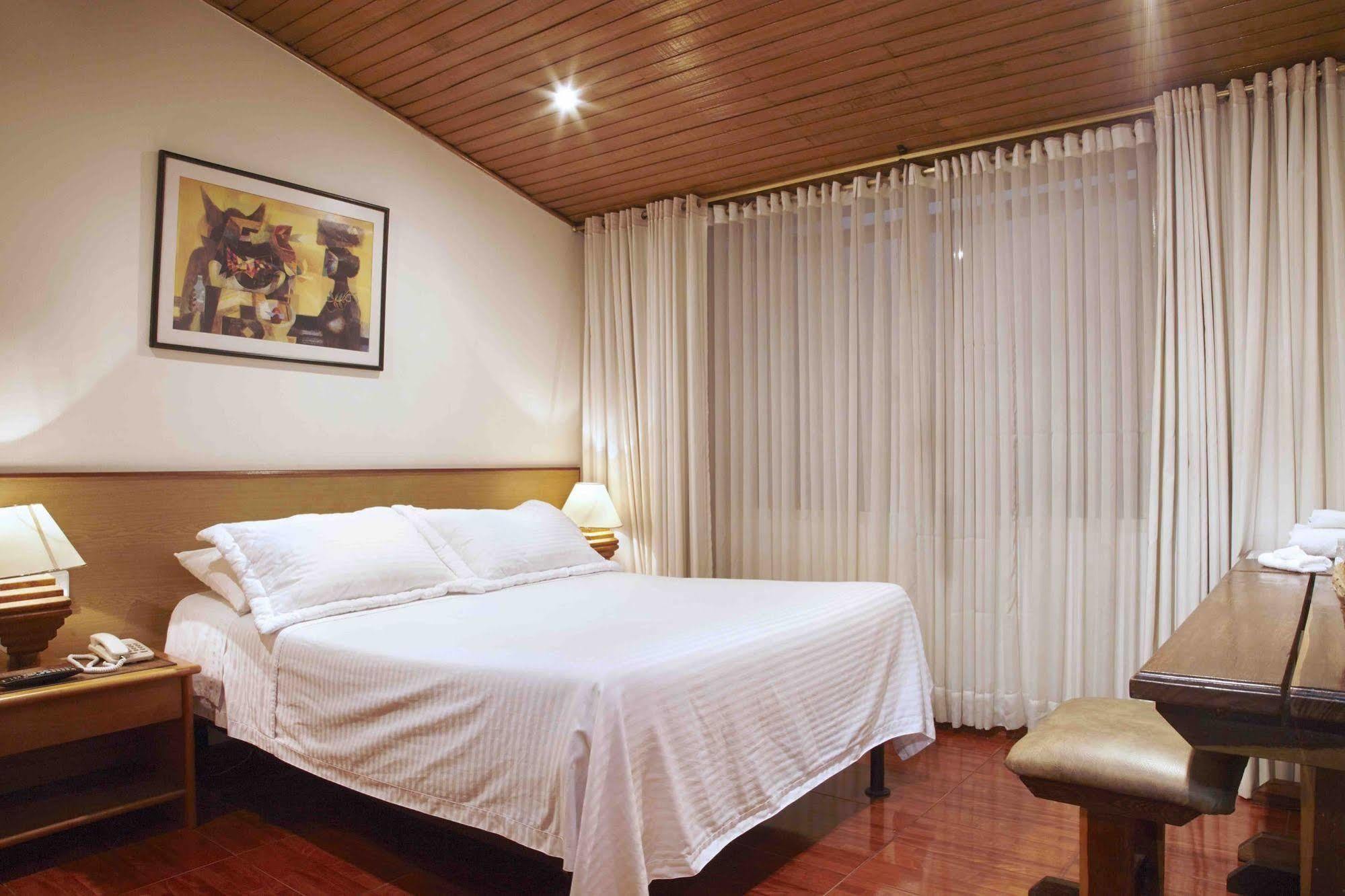 Hotel Charlies Place Bogota