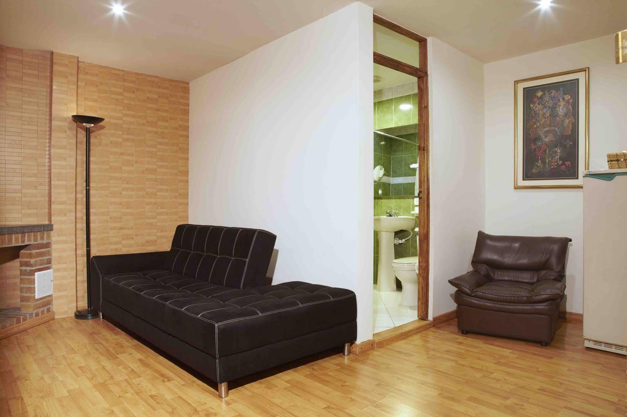 Charlies Place Hotel Bogota