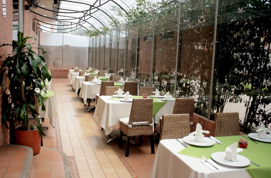 Regency La Feria Hotel