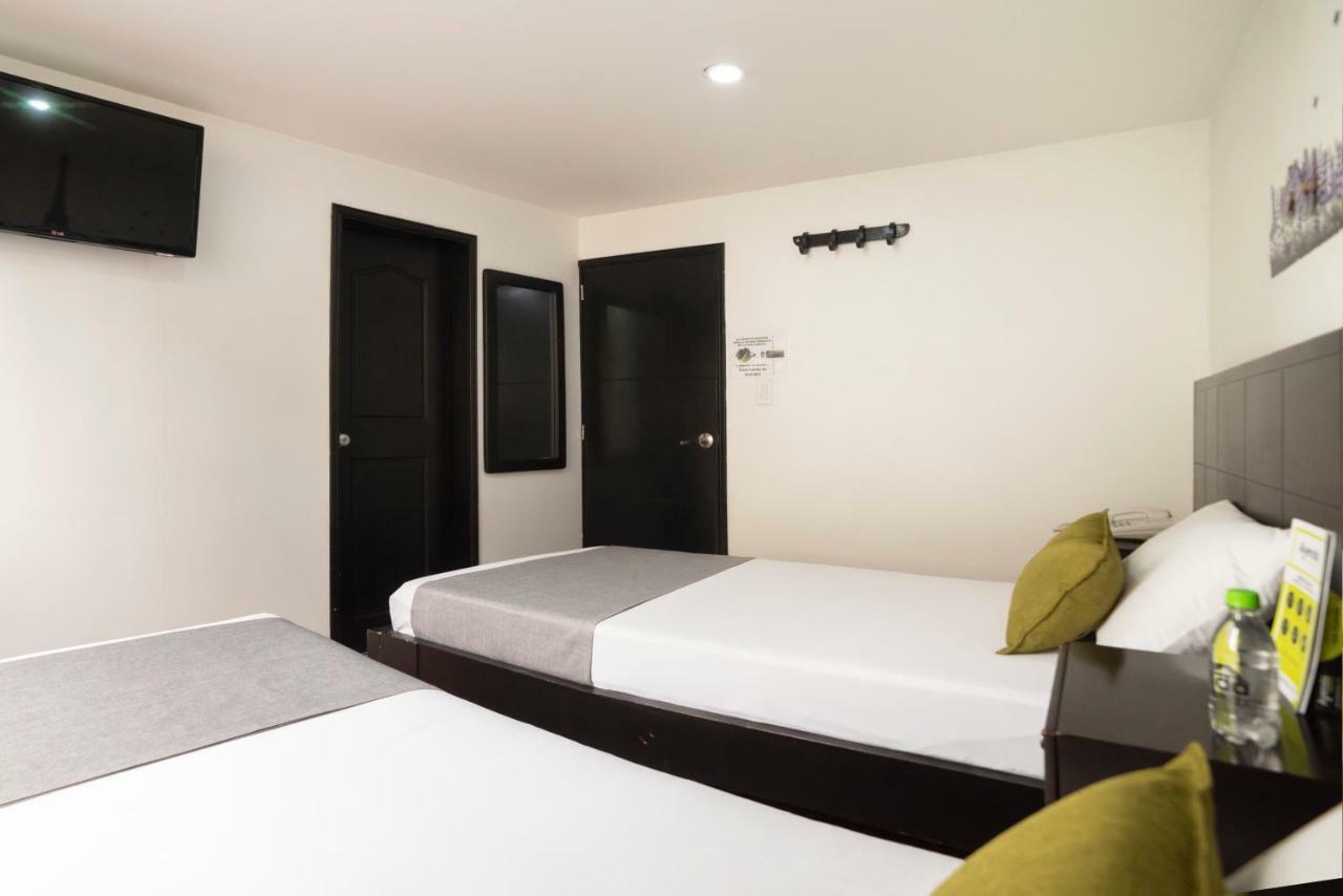 Dorado 100 Hotel 2*